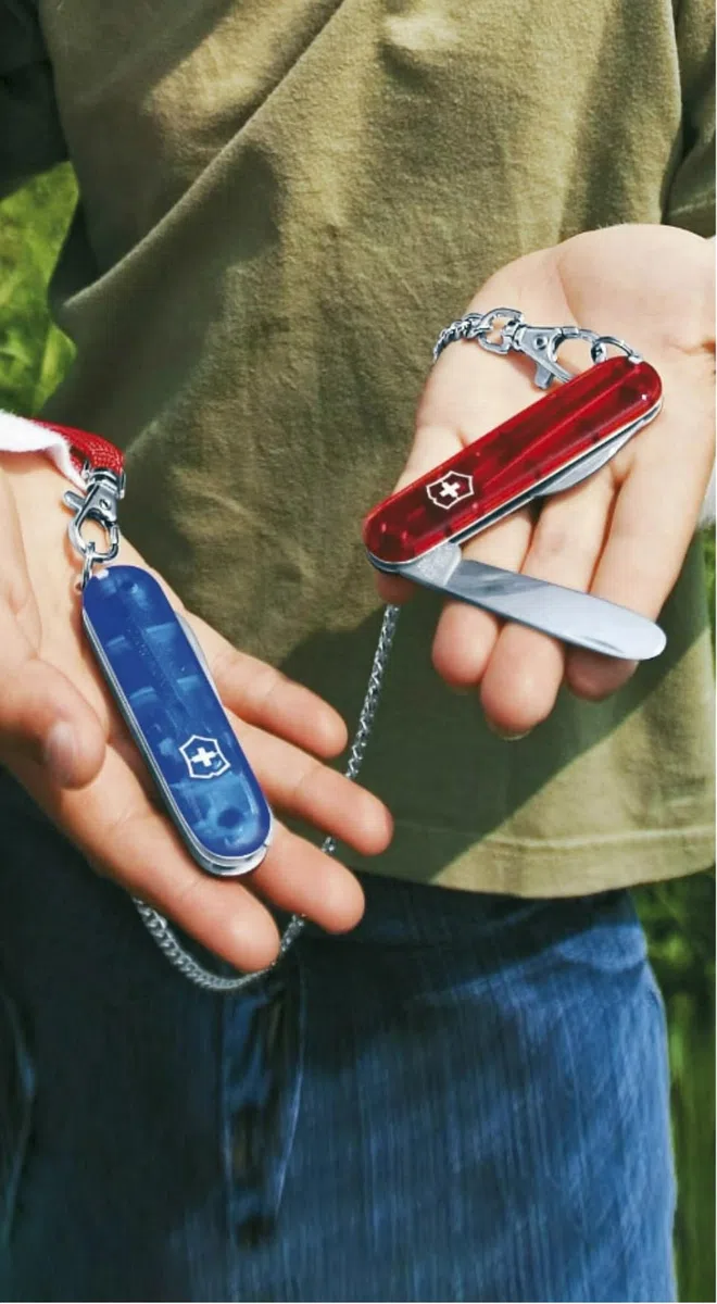 Victorinox My First Victorinox, Mini Couteau de Poche Suisse pour Enfants, Léger, Multitool, 9 Fonctions, Bleu Transparent