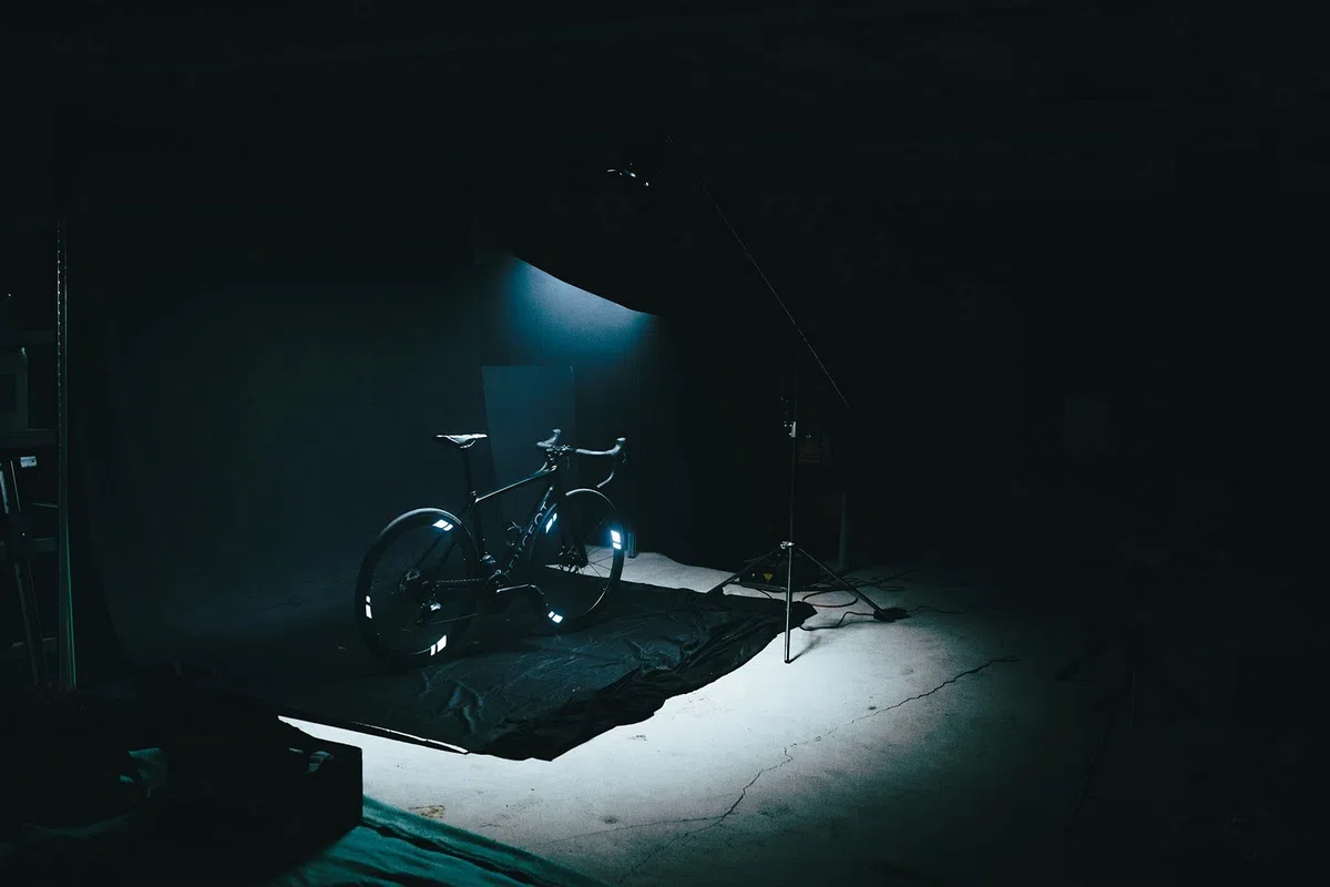 THE BEAM - WHEEL FLASH 2.0 - Autocollants haute visibilité pour jantes et roues de vélo - 12 autocollants prédécoupés, étanches, adaptés à toutes les roues et jantes