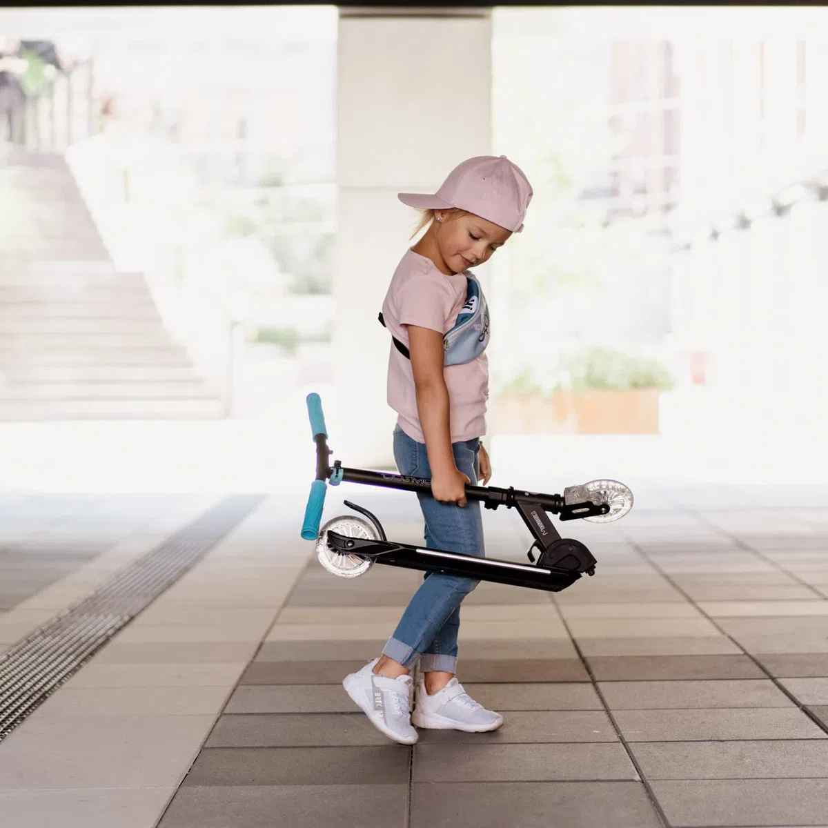Movino Cosmo2 Scooter à Deux Roues | pour Les Enfants de 5 à 8 Ans | Pliable | Plate-Forme éclairée et Roue Avant de 125 mm