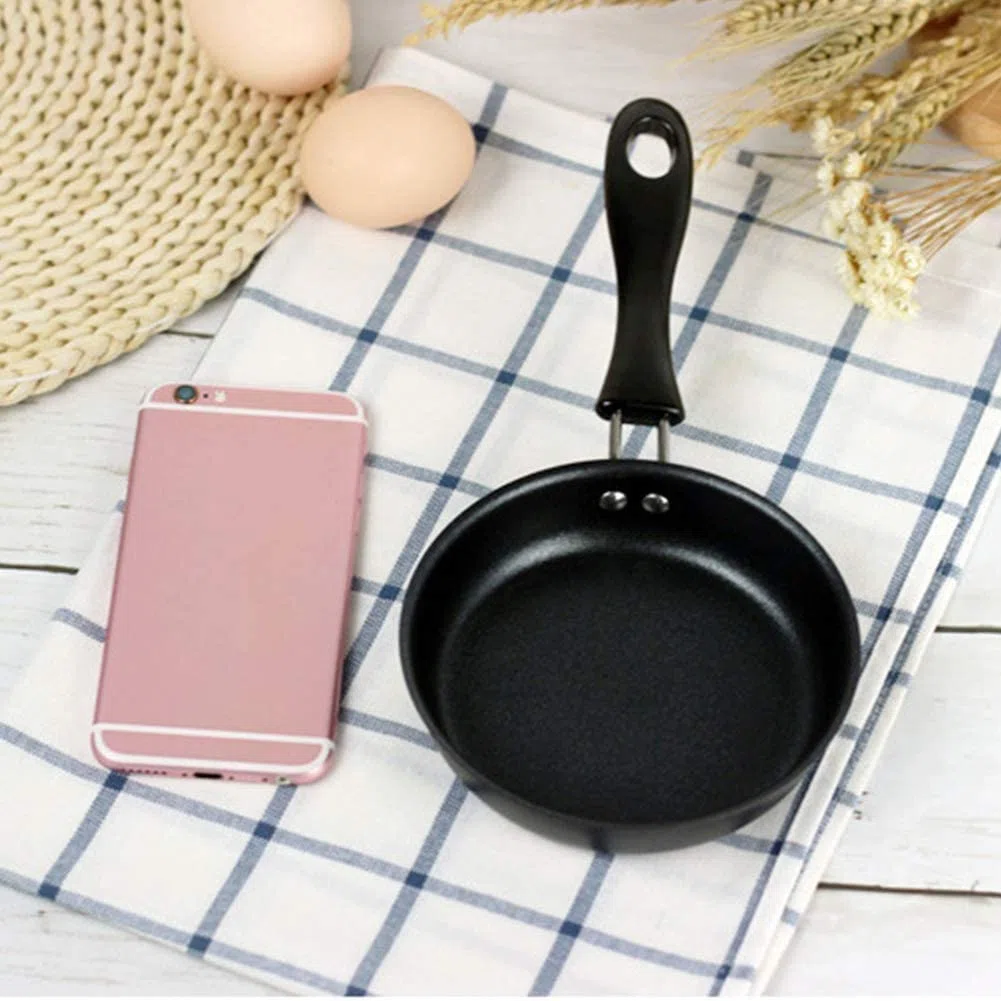 Mini poêle à frire pour un œuf, 12 cm, mini poêle à œufs avec poignée, résistante à la chaleur, anti-adhésive, portable, pour le camping, la cuisson à induction (Lot de 2)