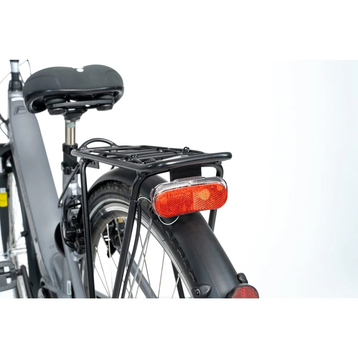 Fischer Feu arrière dynamo LED pour porte-bagages, avec feu de position et réflecteur intégré, protection contre les projections d'eau selon IP44, certifié StVZO