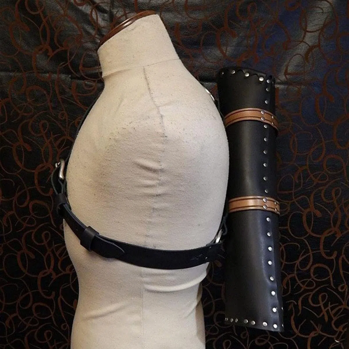 Accessoires de Costume de Cosplay Médiéval, Rivet Décoration Cylindre Cuir Épaule-Dos Grande capacité Carquois Porte-flèche pour Arc à poulies Tir à l'arc Chasse