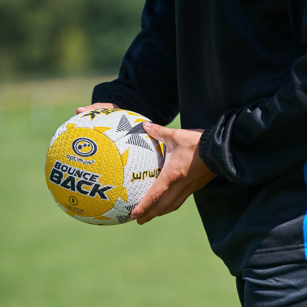 OPTIMUM Ballon de Rugby rebondissant en Solo – Équilibré, réactif, Manipulation et Coups de Pied précis – Ballon de Rugby rebondissant pour entraînement Professionnel – 2 Plis, 410 g (Taille 4)