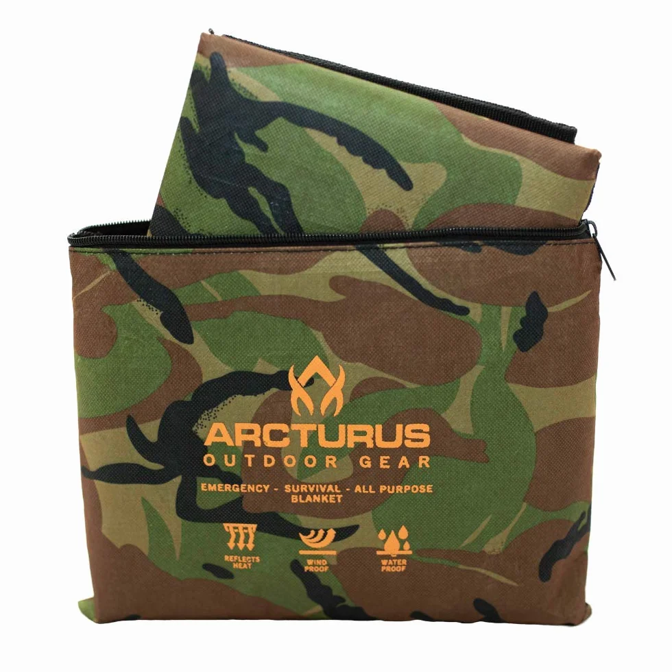 Arcturus Couverture de Survie Robuste – Bâche Thermique réfléchissante – 152,4 x 208,3 cm – Couverture d'urgence réutilisable pour Voiture ou Camping (Camouflage boisé)