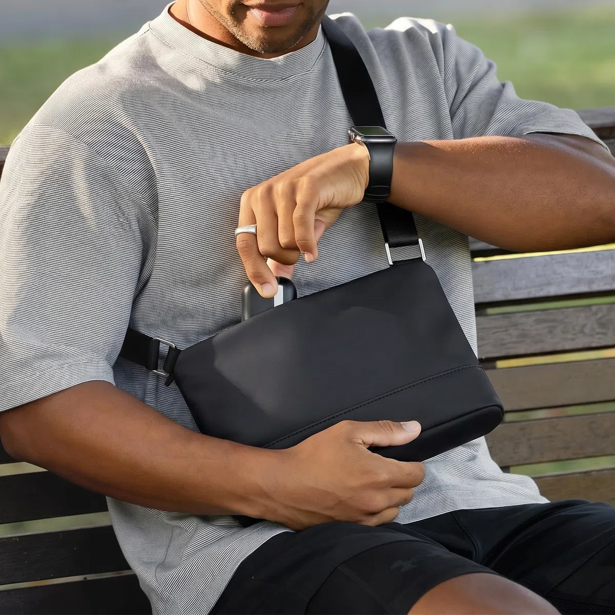 Sacoche Homme Bandouliere & Sac Bandoulière Femme – Sac Bandoulière Homme Compact Nylon Multi-Poches, Sacoche Pratique avec Sangle Réglable pour Voyage, Travail et Quotidien (Noir)