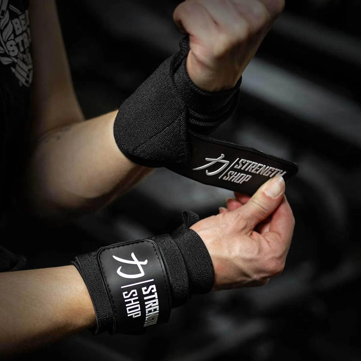 Strength Shop Bande Poignet Musculation certifié IPF, Wrist Wraps avec Fermeture Auto-agrippante & Boucle pour Le Pouce, Protege Poignet Musculation pour Une stabilité & Une Protection maximales