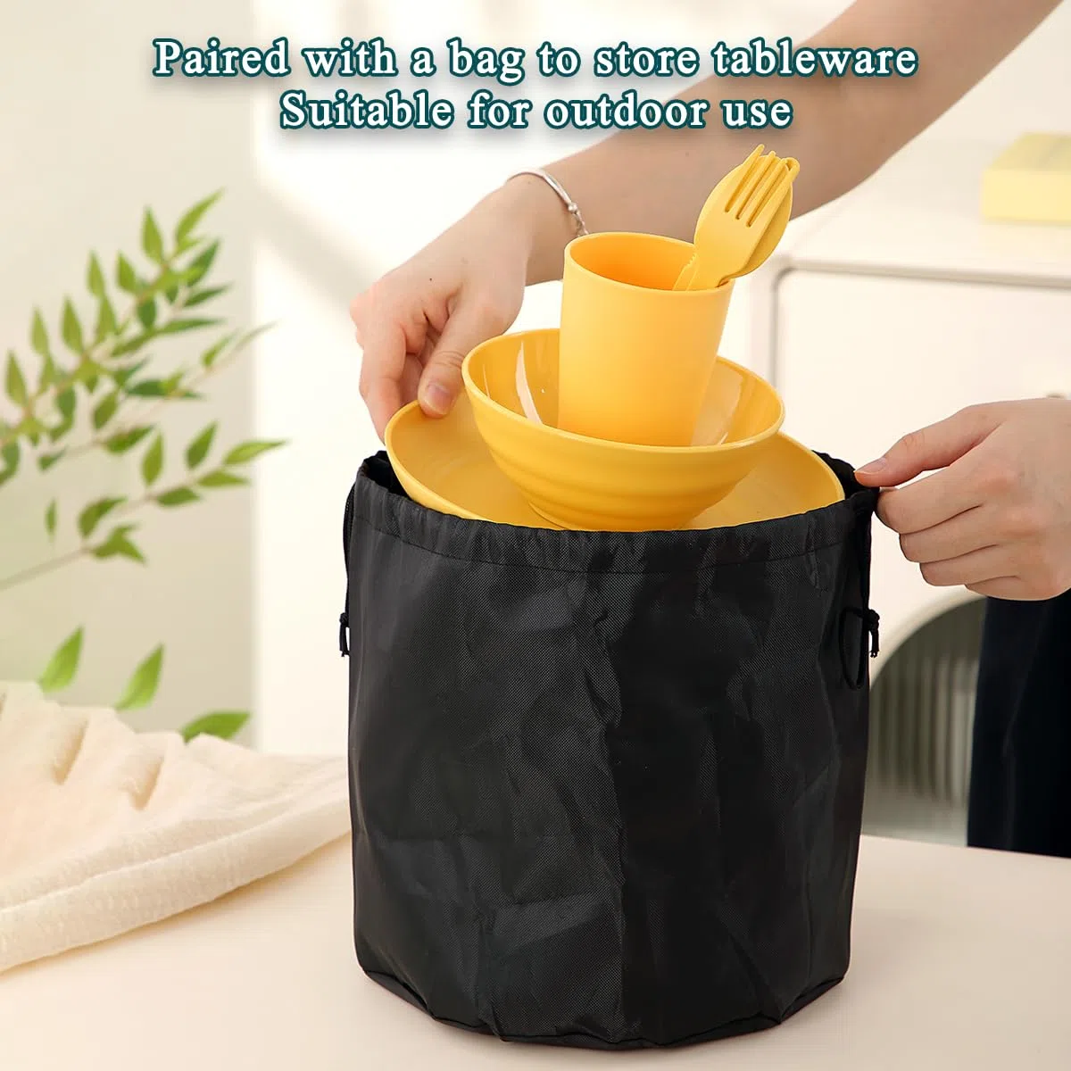 Ustensiles de camping pour 4 avec bol, assiette, tasse, cuillère, fourchette, couteau et sac de transport, accessoires de camping en plastique Équipement essentiel pour voyage, pique-