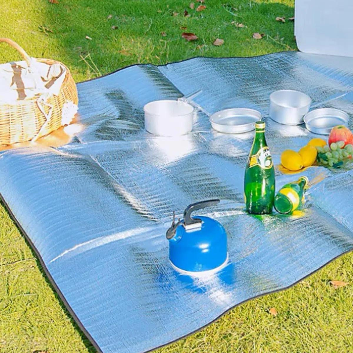 Funmo Tapis De Tente Double Face en Aluminium, 200cm x150cm Tapis de Couchage en Mousse, Tapis Isolant Thermique ImperméAble Pliable, Tapis De Sol Ultra Léger, Tapis D'étanchéité pour Camping