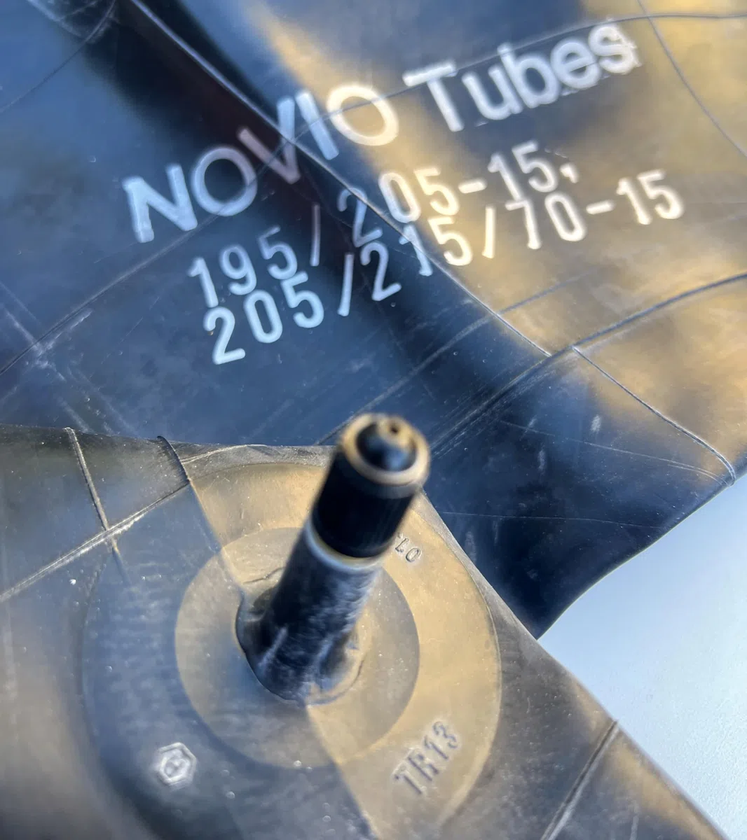 Tuyau 195/205-15 ainsi que 205/215/70-15 compatible avec des pneus de 15 pouces pour voitures, caravanes et remorques de transport de taille appropriée, valve automobile TR13 droite