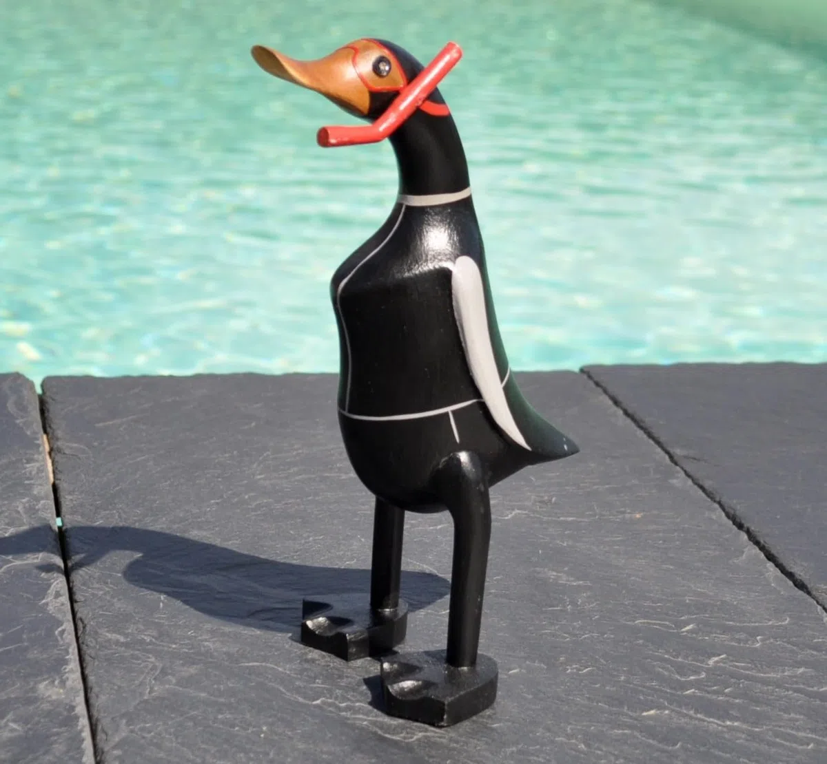 Canard en Bois Rigolo en Combinaison de plongée, Masque et Tuba Fait Main en Bois. Livraison en Point Relais DPD Proche de chez Vous.
