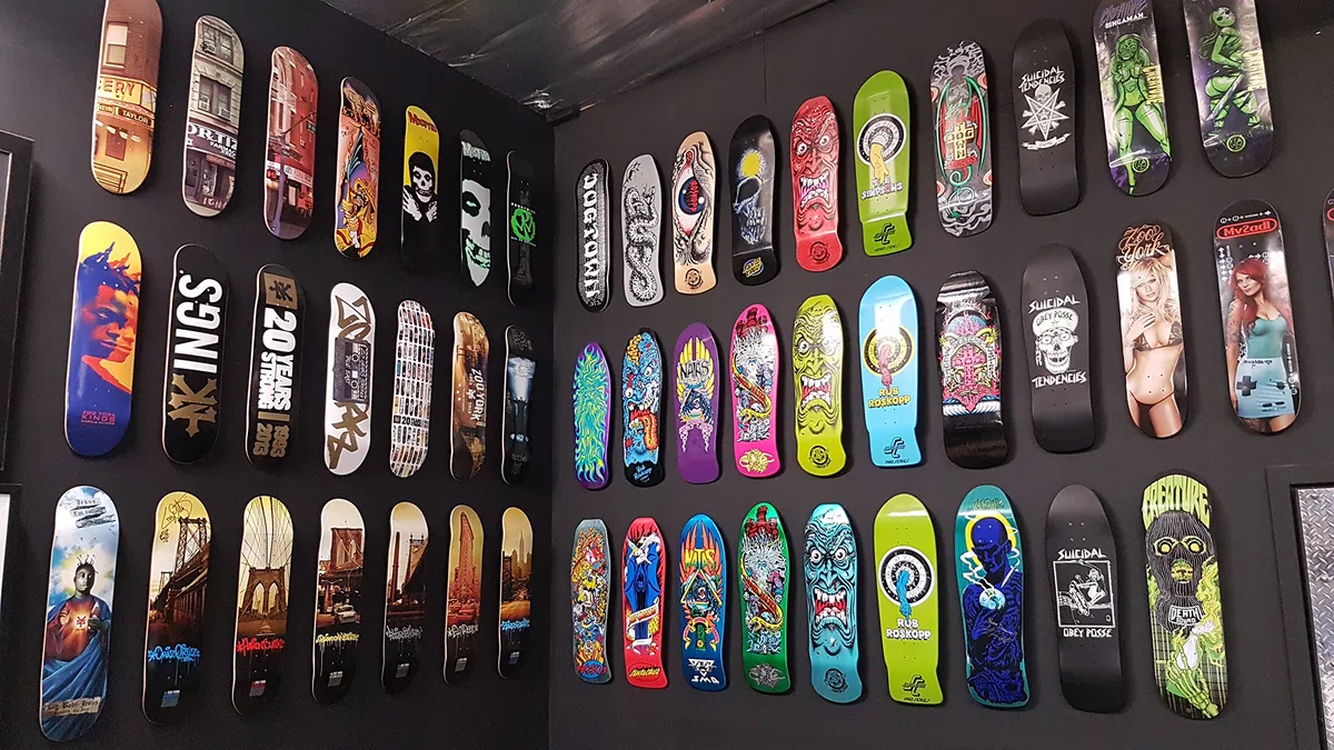 Lot de 2 systèmes de fixation murale pour skateboard