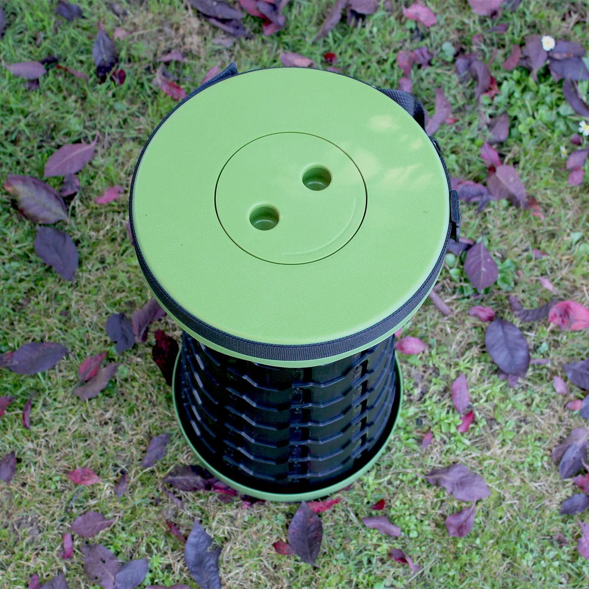 Fishtec - Tabouret Pliable Télescopique - Hauteur Réglable 6-44,5 Cm ABS Résistant 130 Kg Portable 1,28 Kg Ø25,5 Cm Bandoulière Compact Noir Vert - Camping Pêche Randonnée Pique Nique