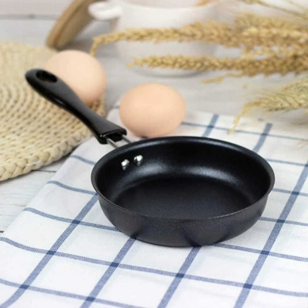 Mini poêle à frire pour un œuf, 12 cm, mini poêle à œufs avec poignée, résistante à la chaleur, anti-adhésive, portable, pour le camping, la cuisson à induction (Lot de 2)