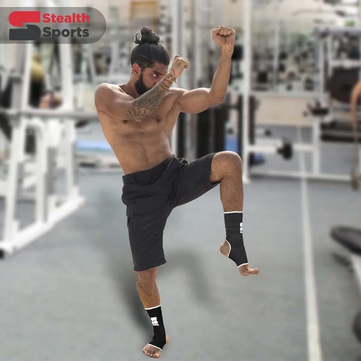 Support de Cheville | Compression Durable pour MMA, Muay Thaï, Kickboxing et entraînement en Salle | Conception Flexible, Respirante et antidérapante pour Une stabilité maximale (White, L/XL)
