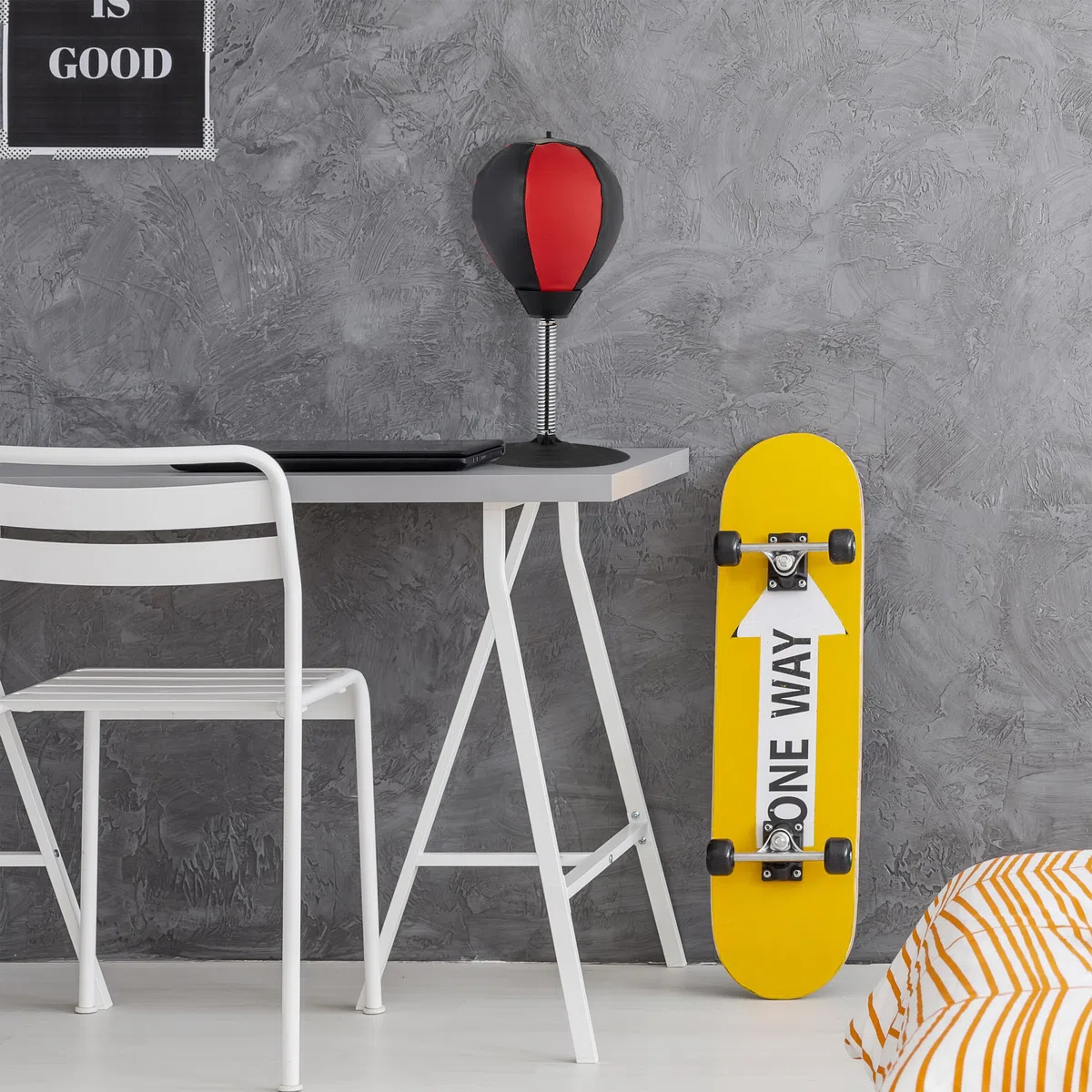 Relaxdays Punching-Ball de Table, Mini Sac de Frappe pour Le Bureau, soulager Le Stress, Ballon Poire Boxe, Noir/Rouge