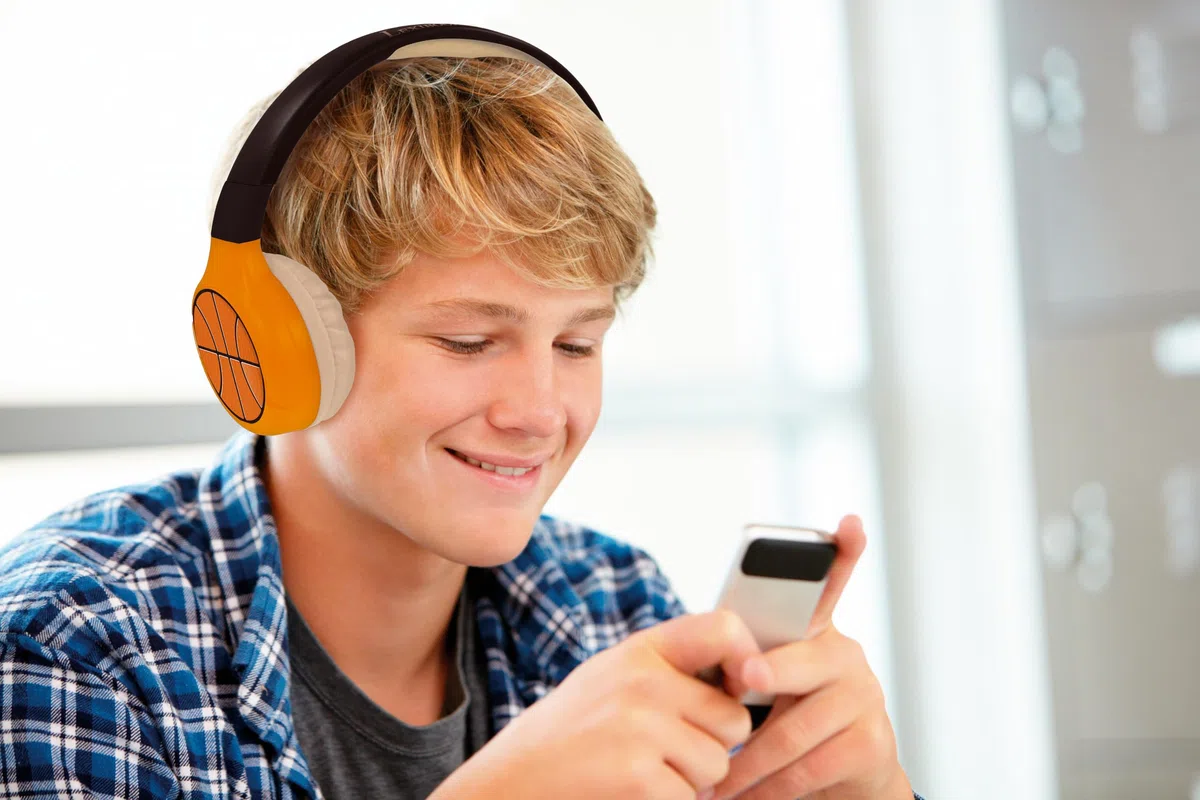 Lexibook - Basketball - Casque Audio 2-en-1 Bluetooth & Filaire avec Micro et Bouton de contrôle, Pliable et Ajustable, Batterie Rechargeable Longue durée - HPBT010BALXB