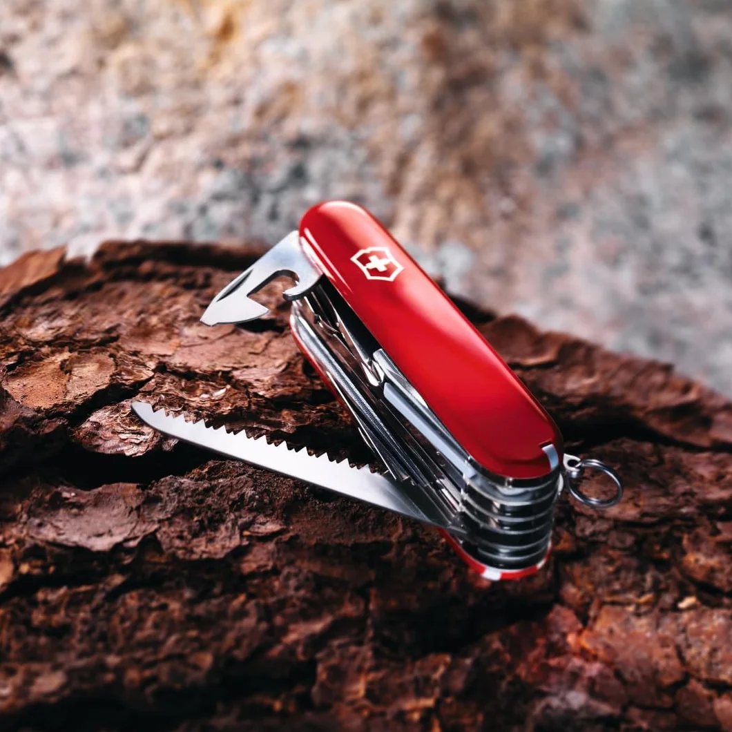 Victorinox Couteau de Poche Rambler, Petit, 10 Fonctions, Swiss Made, Outil Multifonction avec Tournevis Phillips, Ciseaux, Rouge