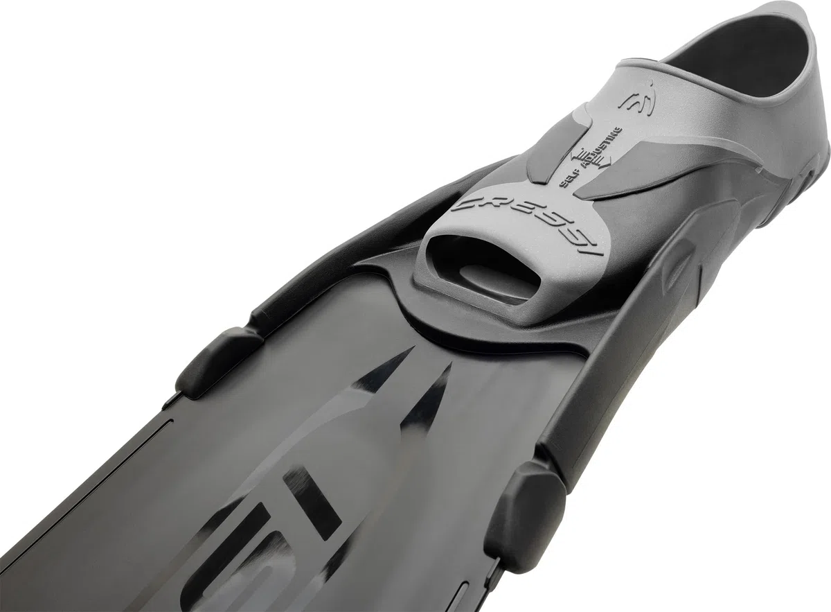 CRESSI Gara Turbo Flex Fins - Palmes Performantes Réactives Légères Unisexes Système Gara Modulaire et Lames Interchangeables pour Plongée Apnée Chasse sous Marine Snorkeling, Noir