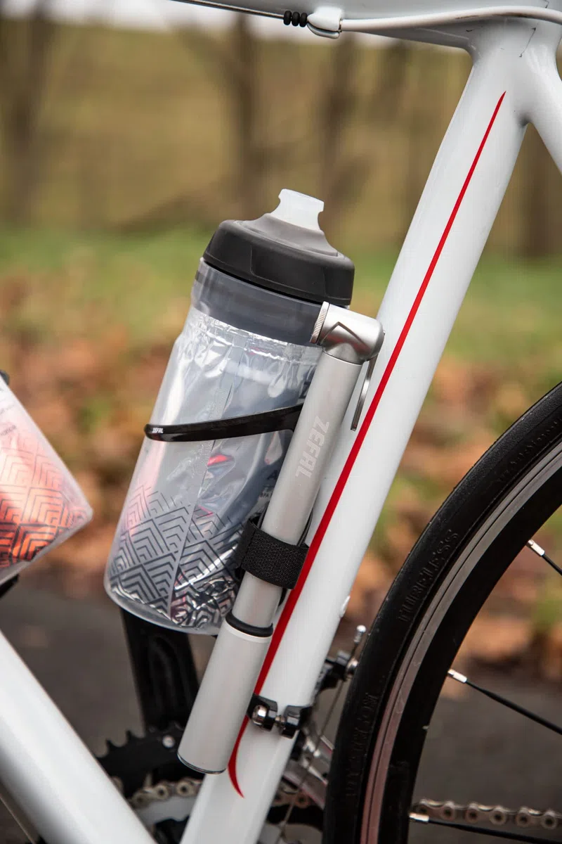 ZEFAL Road Mini - Mini Pompe à Velo de Route - Robuste et Légère - Vélos de Route et Triathlon - Argent, 230 mm, 8 Bar Pression, Schrader et Presta