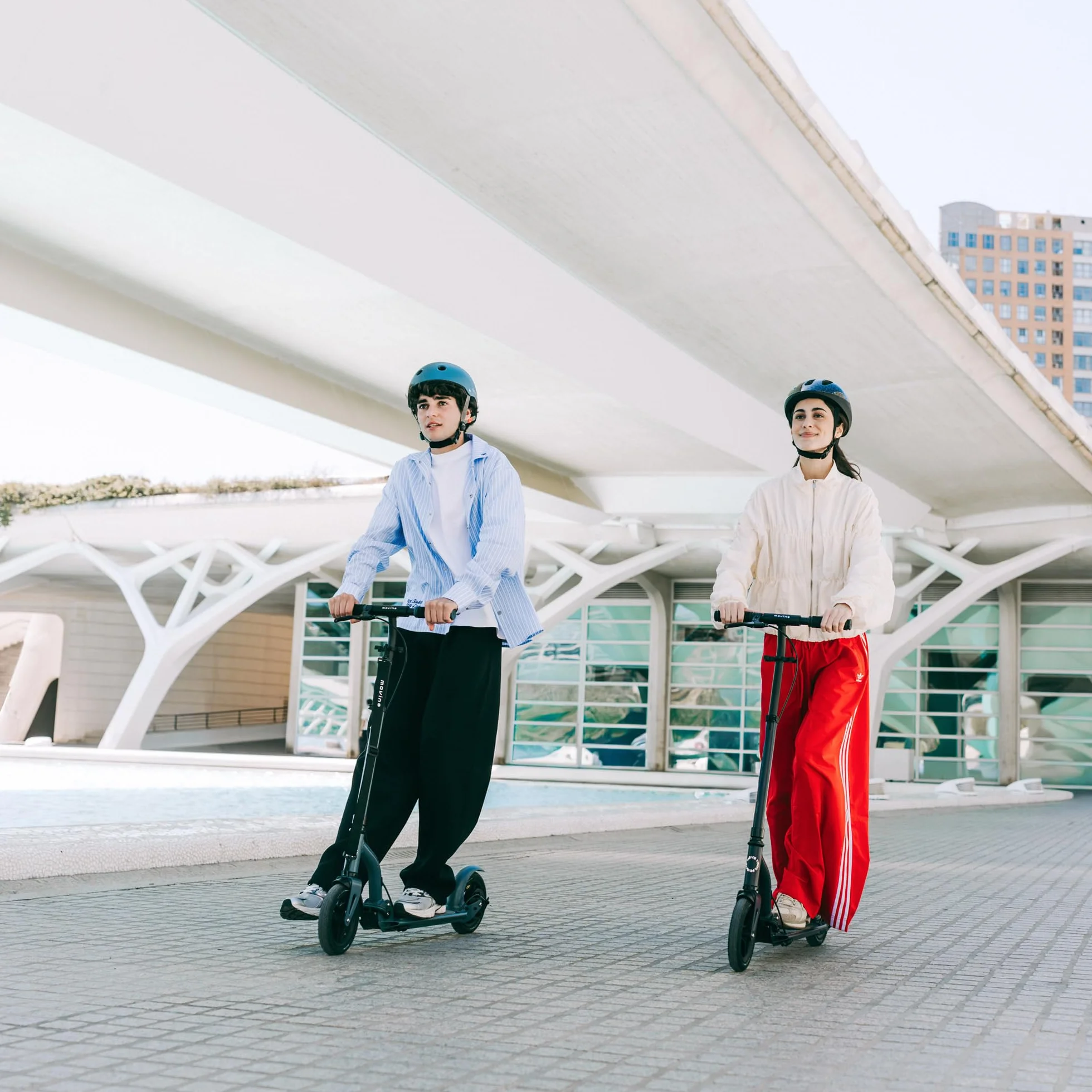 Movino Trottinette Adulte Pliable - Scooter pour Adolescents et Adultes - Large Plateforme Antidérapante - Grandes Roues - Guidon Réglable en Hauteur - Air