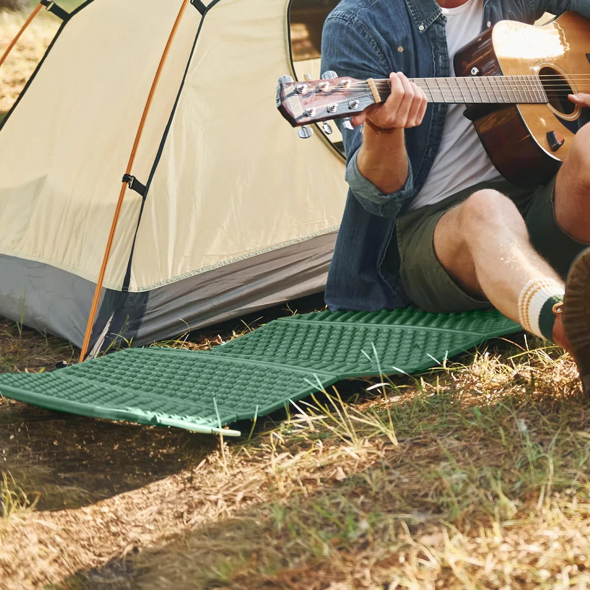 Matelas de Couchage Pliable, Matelas de randonnée, Matelas de Tente - 180x57x1 cm - pour l'extérieur, la Tente, Le Camping, la randonnée, Le Pique-Nique, la Survie