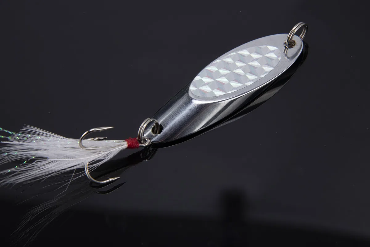 Alwonder Leurres de pêche en mer Dexter Cuillères en métal Cuillères sauteuses hameçons triples avec lame à hochet Rouge Long Cast pour bar, morue, maquereau, bateau, kayak