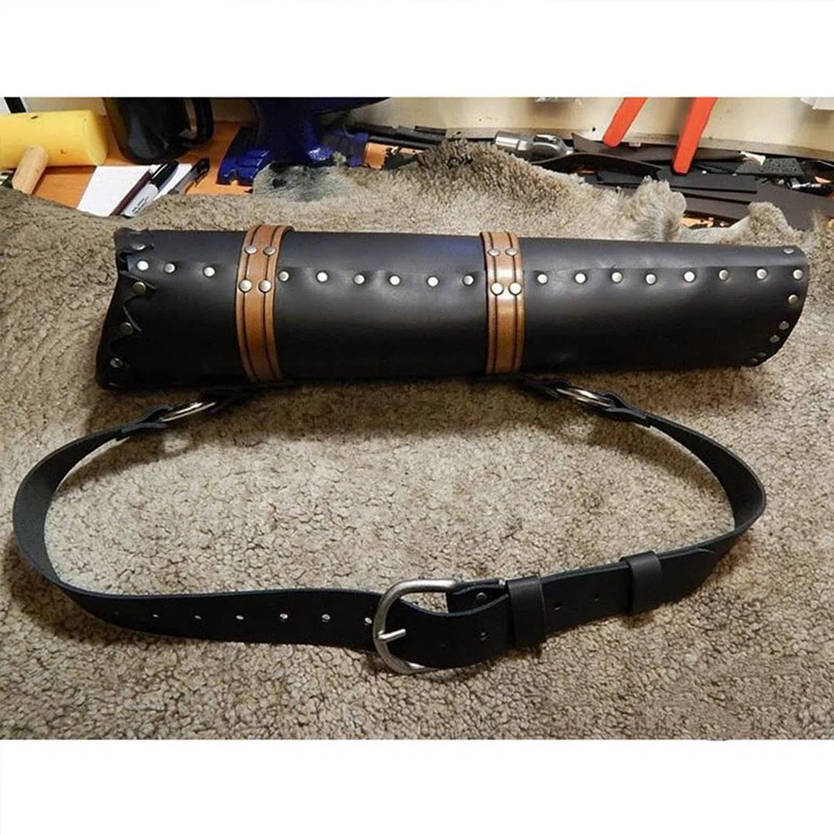 Accessoires de Costume de Cosplay Médiéval, Rivet Décoration Cylindre Cuir Épaule-Dos Grande capacité Carquois Porte-flèche pour Arc à poulies Tir à l'arc Chasse