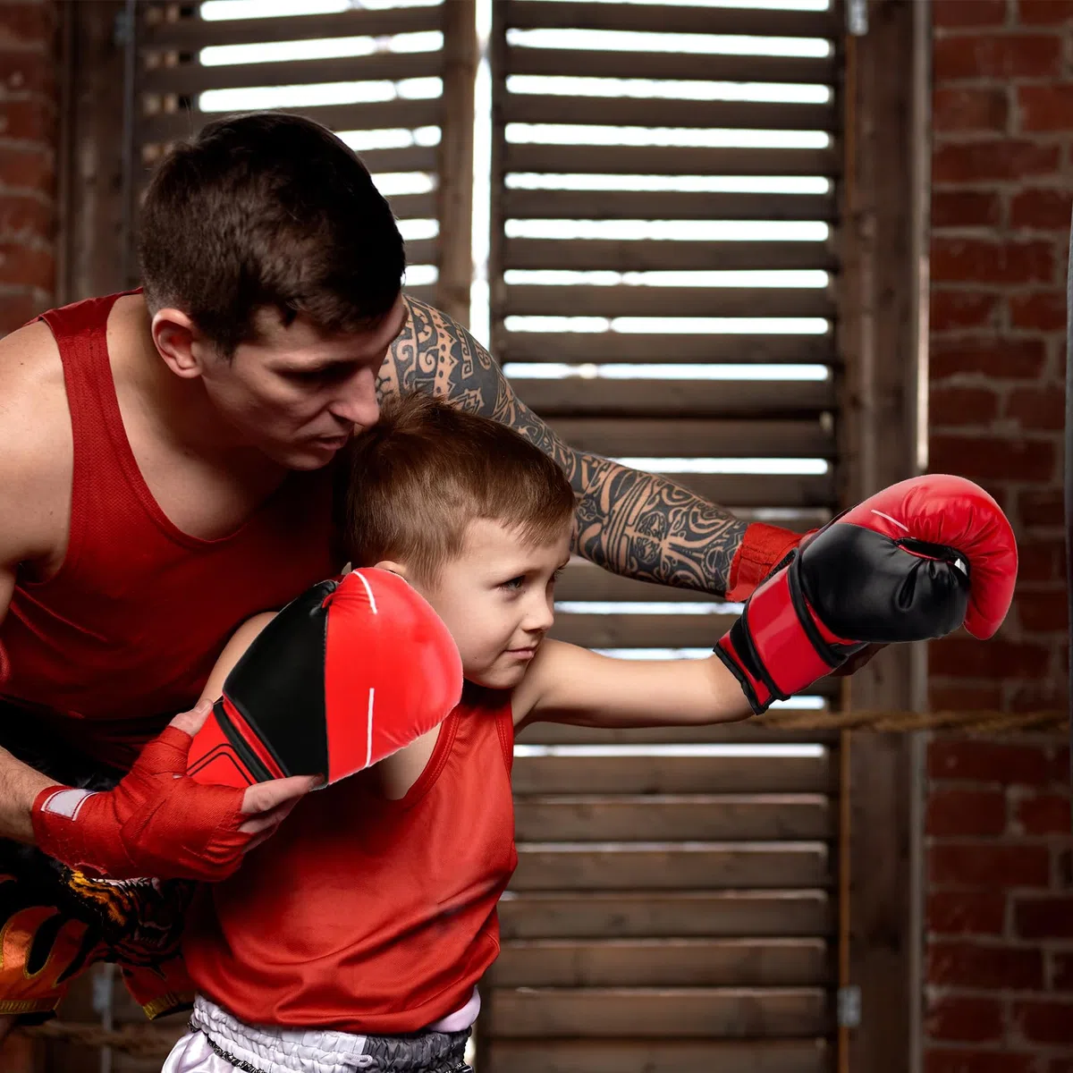 Boxing Training Set, 1 Paire De Gants De Boxe 6 Oz Et 1 Paire De Mitaines pour Muay Thai Boxes Mitaines De Boxe PU Boxpads Mitts Set De Gants De Boxe pour Enfants Equipement De Boxe pour Kickboxing