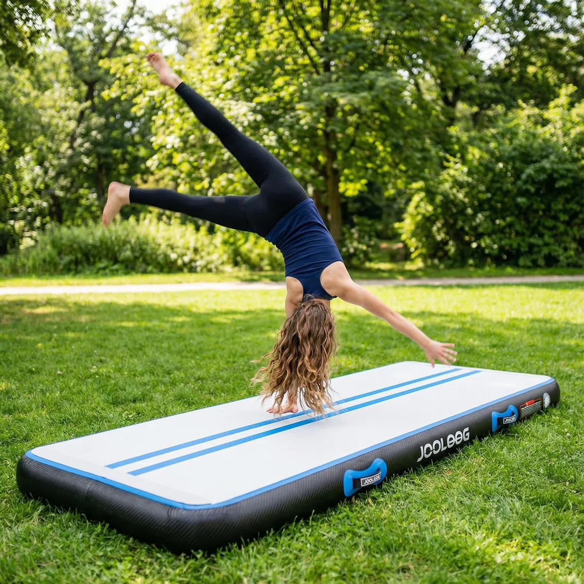 Tapis de Gymnastique Gonflable 10/20cm Épaisseur, Air Floor Mat avec Pompe Pratique, Tapis d'Entraîment Piste d'Acrobatie 3M 4M 5M 6M, Tapis Gonflable pour Gymnaste, Yoga, Taekwondo, Cheerleading