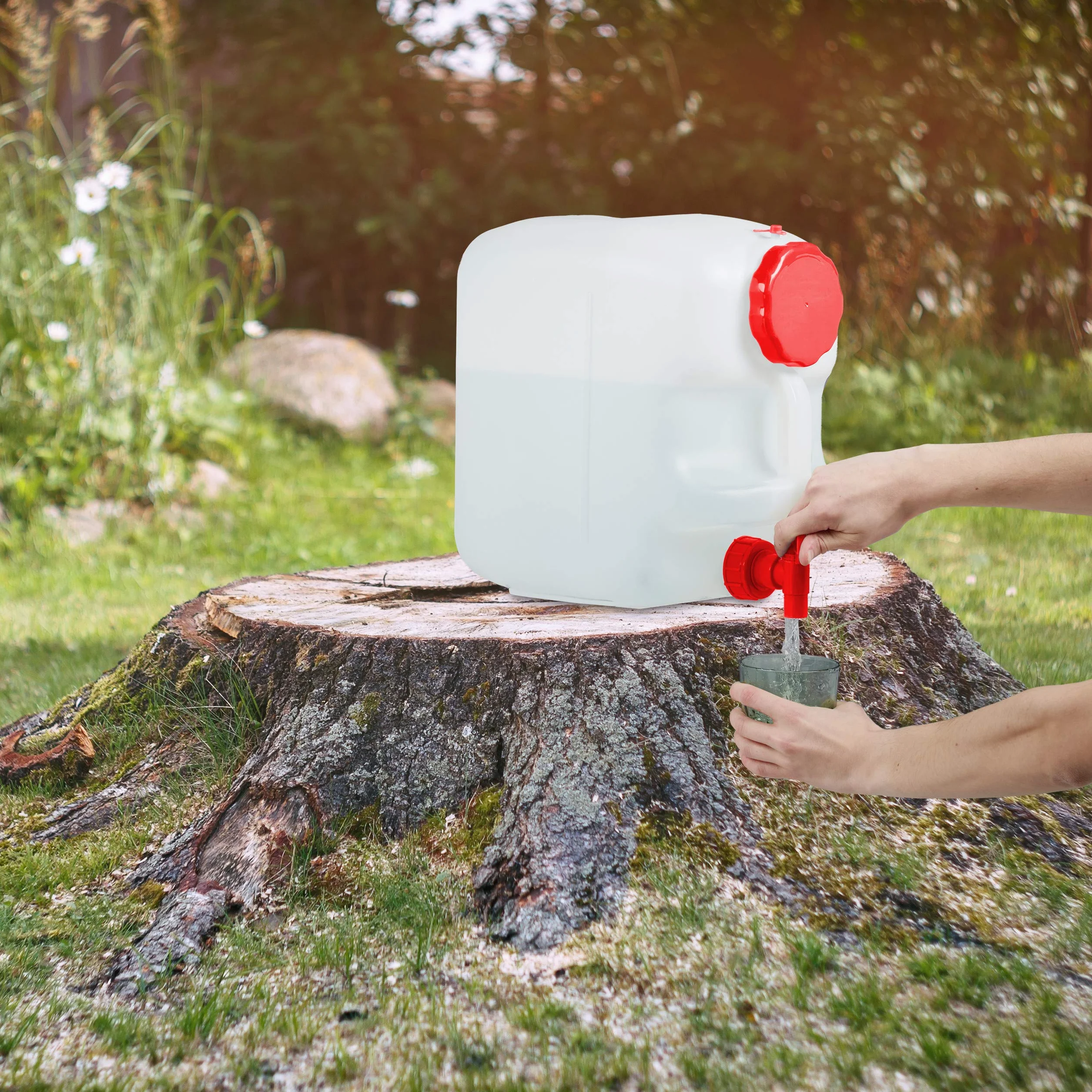 Relaxdays Jerricane d’Eau avec Robinet, Couvercle à Visser, bidon à Eau de Camping, 23 L, sans BPA, Blanc-Rouge