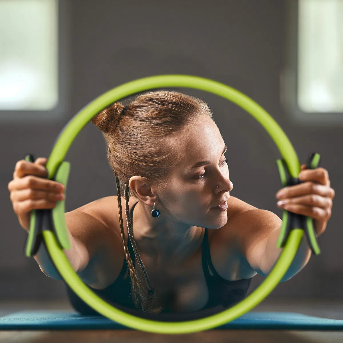 Relaxdays 2X Anneau Pilates, avec Exercices, Double poignée, rembourré, Cercle Yoga, Fibre de Verre, Ø 37 cm, Sport, Vert