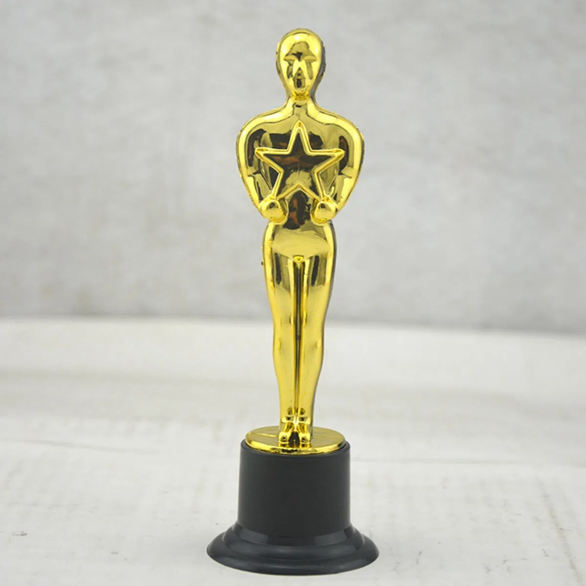 SweetSerenade Lot de 72 Statuettes de Trophées en Plastique Award pour Les Faveurs de Fête, Récompense Scolaire, Prix de, Prix de Fête