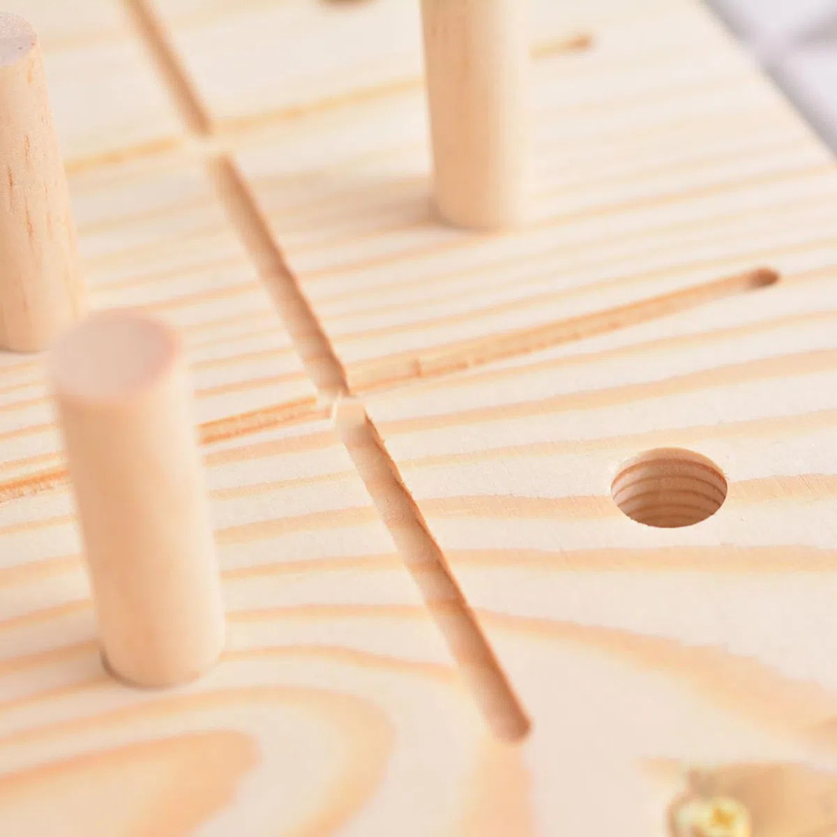 Boîtier en bois de 9 trous - Kit de test de neuf trous pour la dextérité du doigt | Board rainuré pour la réadaptation | Test d'exercice à la main du plancher de PEG pour améliorer la dextérité