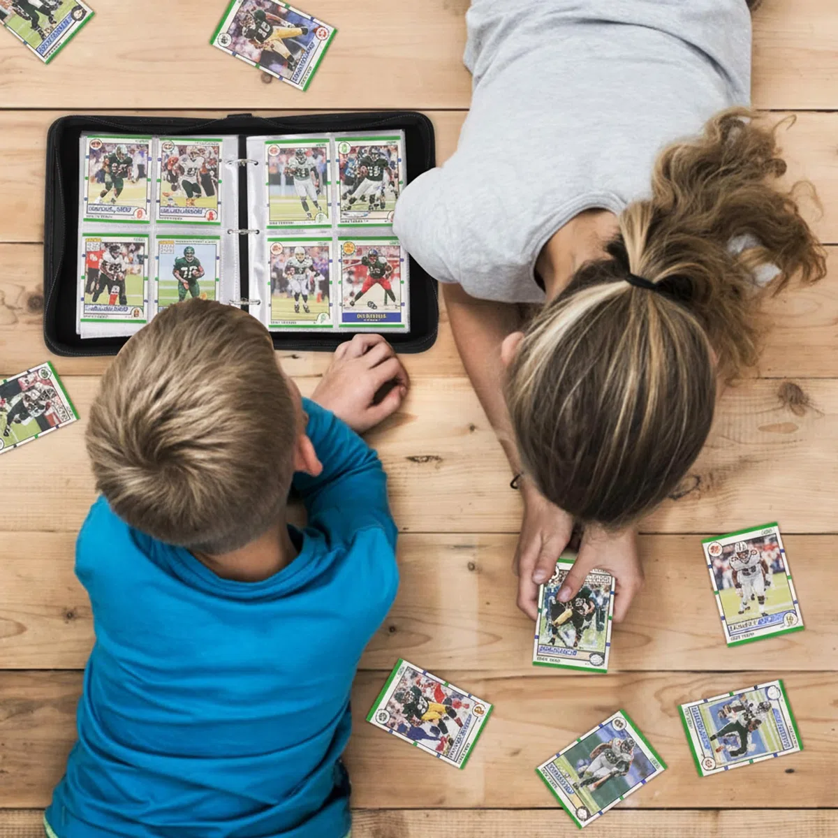 HBK Classeur à 400 pochettes pour cartes de football – Albums de cartes à collectionner avec 50 pochettes, cuir synthétique pour cartes NFL, sports et TCG comme MTG, cadeau de collection