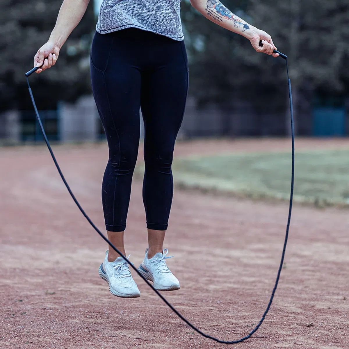 Elite Jumps Corde à Sauter a Perles pour Adultes – Corde Segmentée 25 mm avec Poignées Incassables – Réglable, Durable & Sans Nœuds pour Cardio, Coordination & Entraînement Technique