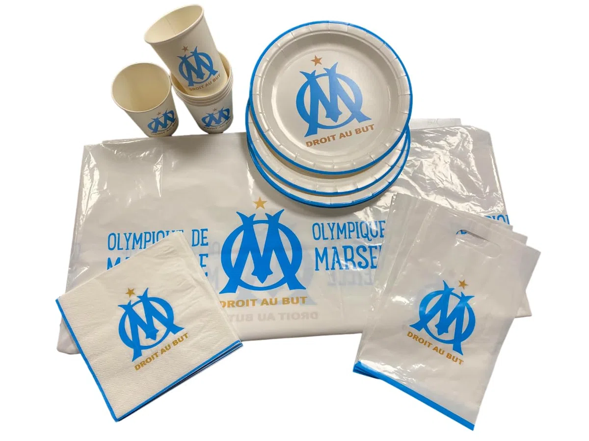OLYMPIQUE DE MARSEILLE Pack 57 pièces Om : 1 Nappe 12 x Gobelet 12 x Assiette 20 x Serviette 12 x Sac à Bonbons - Collection Officielle