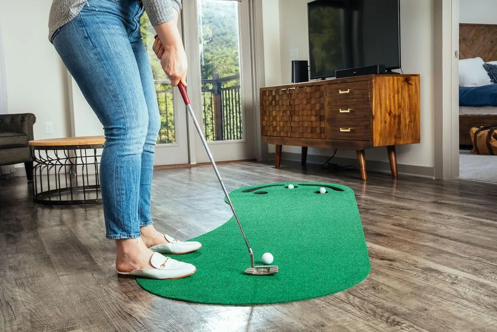 Putt-A-Bout par Three Golf Putting Green