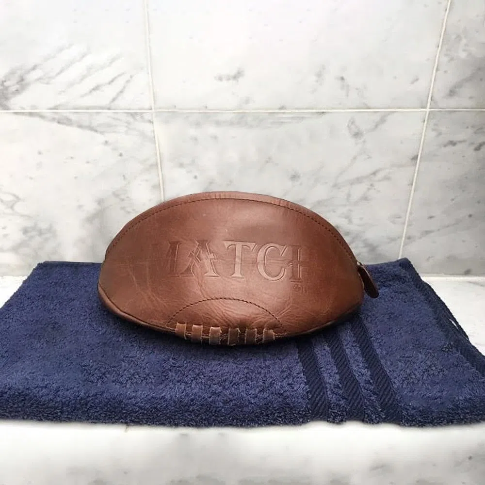 Ballon de rugby Trousse de toilette – Réplique du Ballon de rugby Design – Stocking-filler Idéal pour les fans de sports, Red