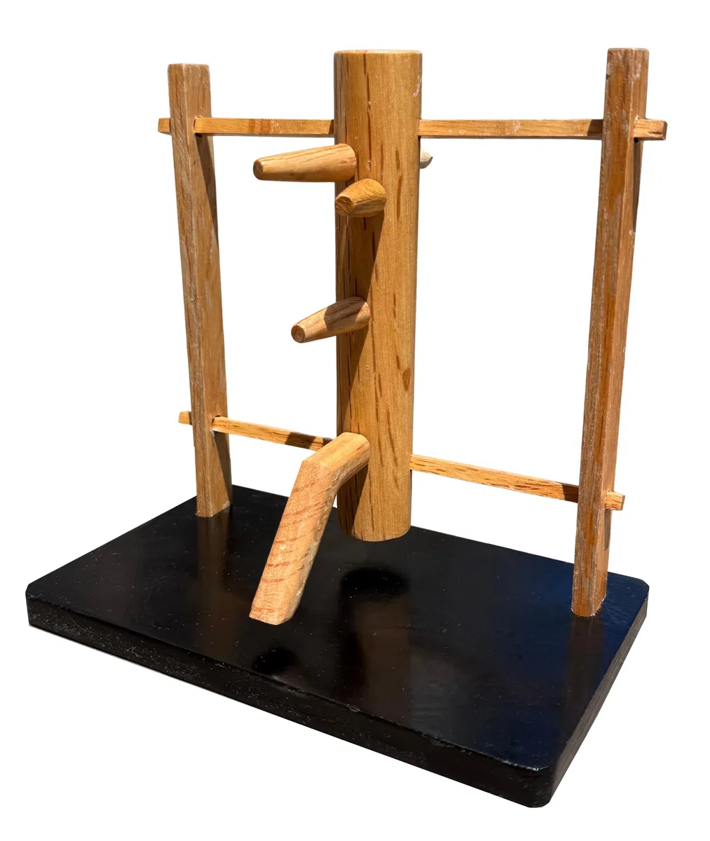 TAO MARTIAL Mini Mannequin de Bois Wing Chun, Mook Jong Traditionnel, Base Noire, Modèle Décoratif
