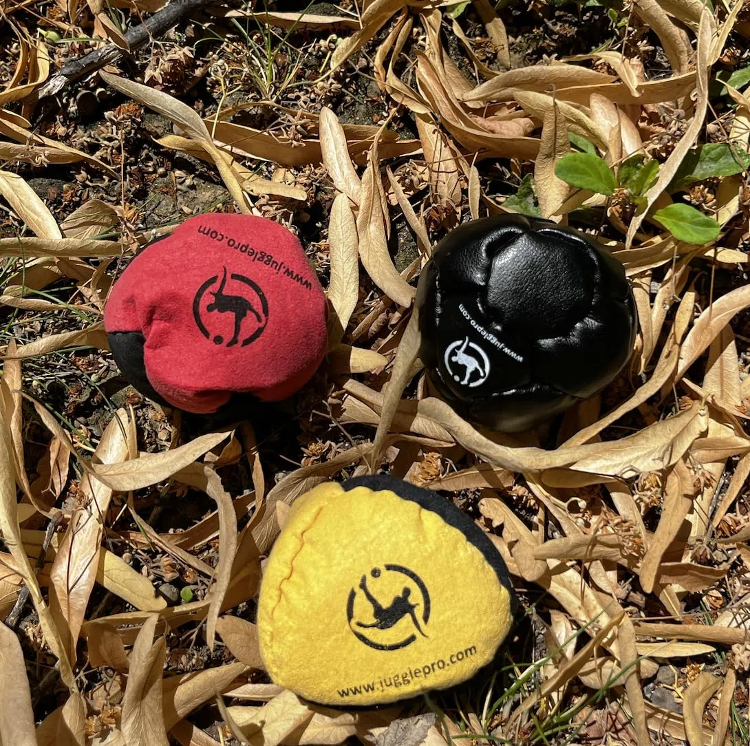 Lot de 3 Footbags Classiques en Ultra Suède et Cuir Synthétique - Idéals pour Freestyle et Jeux en Groupe