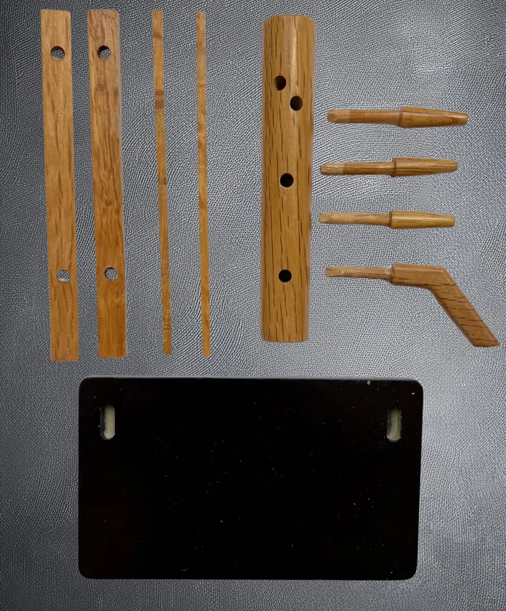 TAO MARTIAL Mini Mannequin de Bois Wing Chun, Mook Jong Traditionnel, Base Noire, Modèle Décoratif