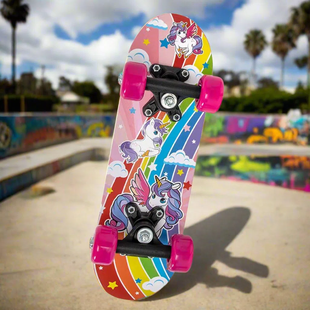 Atom 17" Skateboard pour Débutants ou Pros | Planche en Érable pour Enfants et Adolescents avec Trucks PP de 7,6 cm | Mini Cruiser Complet | Convient à Tous les Âges de 5+ (Licorne)