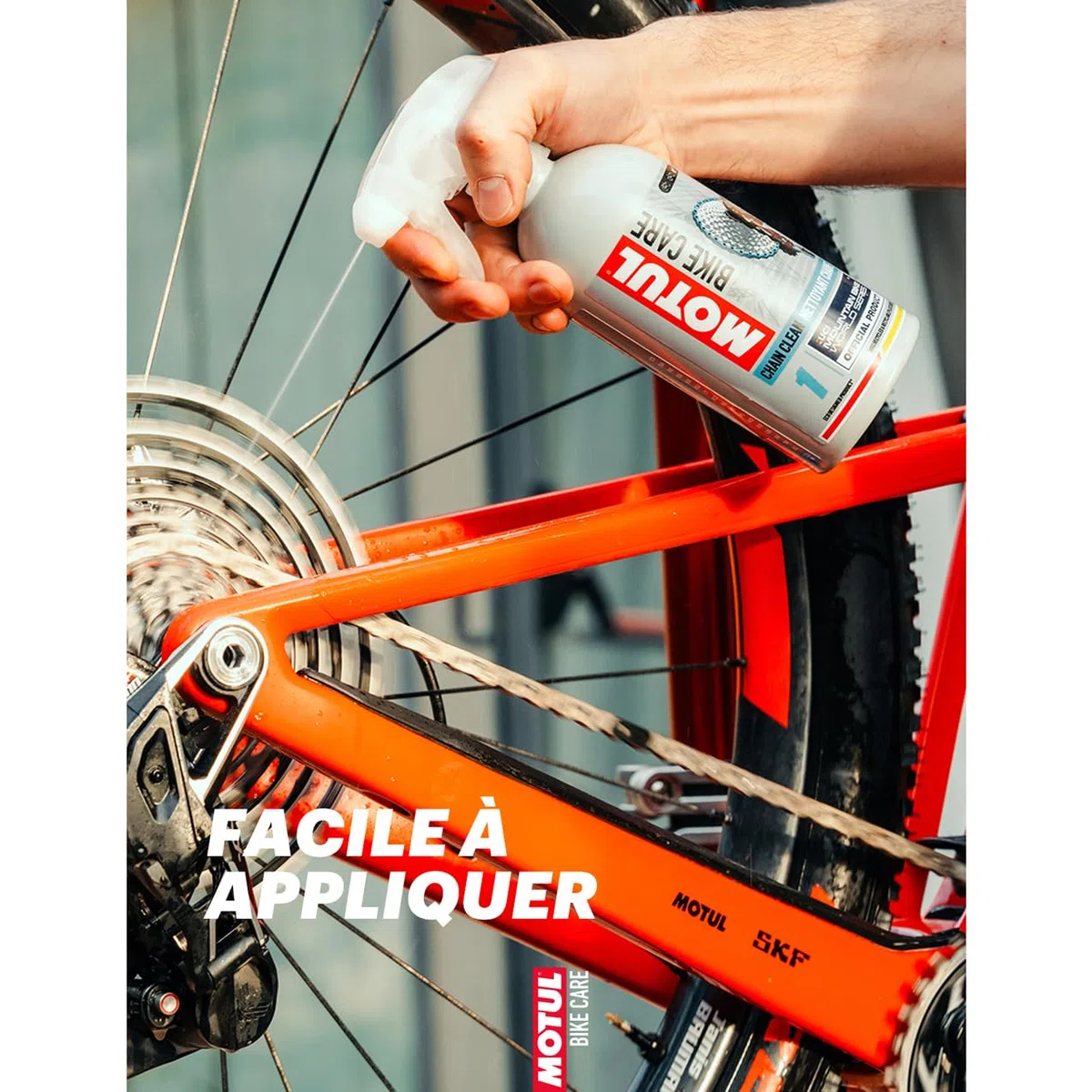 Motul - Nettoyant Chaîne VTT en Spray - Dégraissant Sans Solvant - Protège et Prépare à la Lubrification - Compatible Toutes Chaînes - Sans COV - Bike Care Chain Clean Off Road - 500 ml