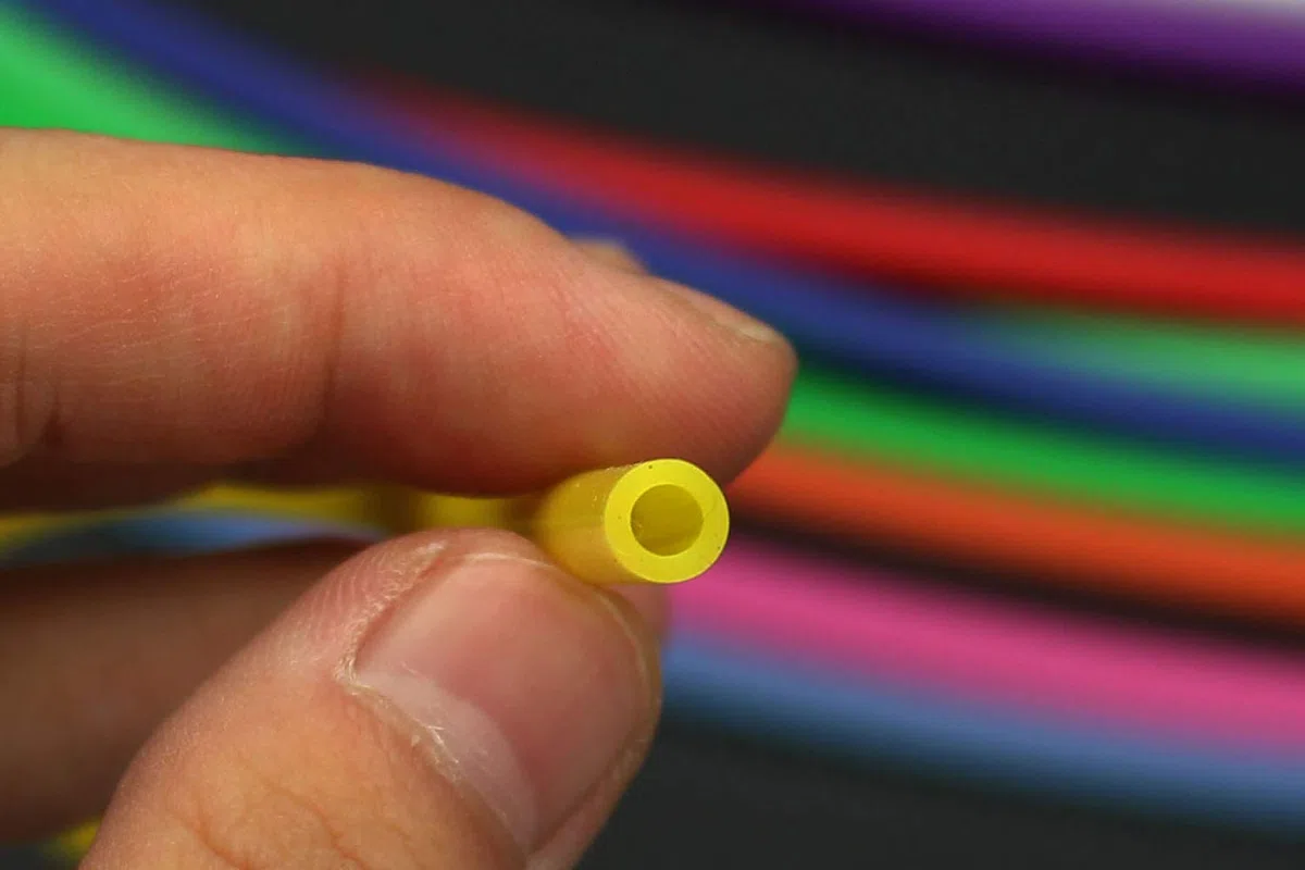 Tigofly Lot de 11 Tubes Creux Souples et Flexibles en Silicone de 25,4 cm - 11 Couleurs - 3 mm x 5 mm