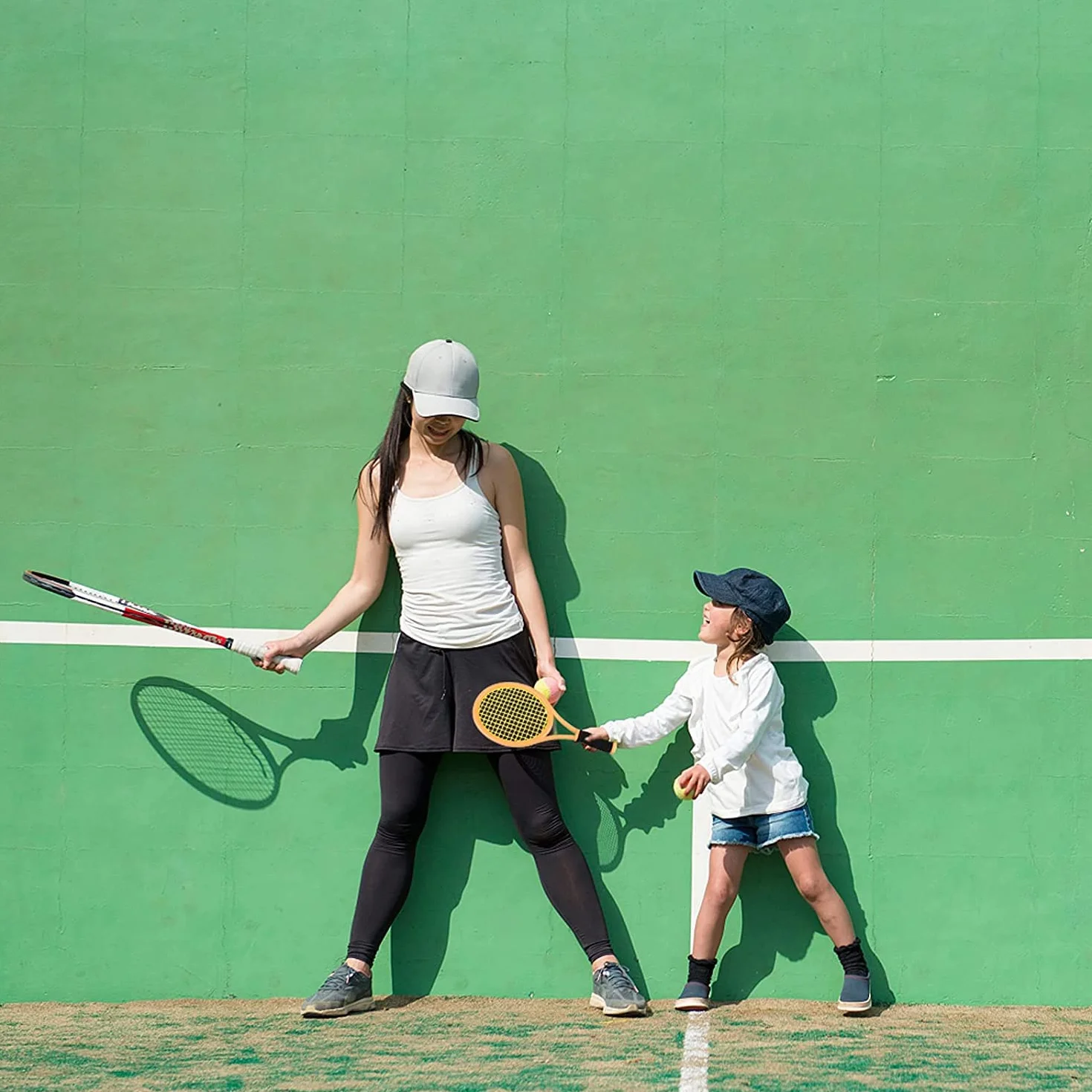 Raquette de tennis pour enfant avec sac, raquette en plastique comprenant 4 balles en mousse, 6 volants de badminton pour enfants (plus de 3 ans), jeu de sport intérieur/extérieur