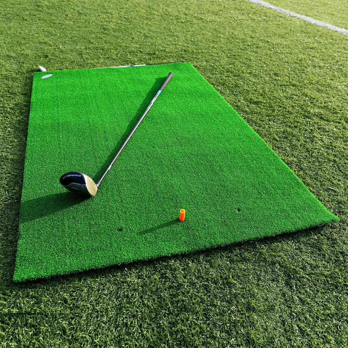 FORB Academy Tapis de Golf Portable pour l’Entraînement (1,5m x 1m) | Gazon Artificiel Authentique | Tees de Golf Inclus | Design Innovateur | Parfait pour Tous Les Golfeurs