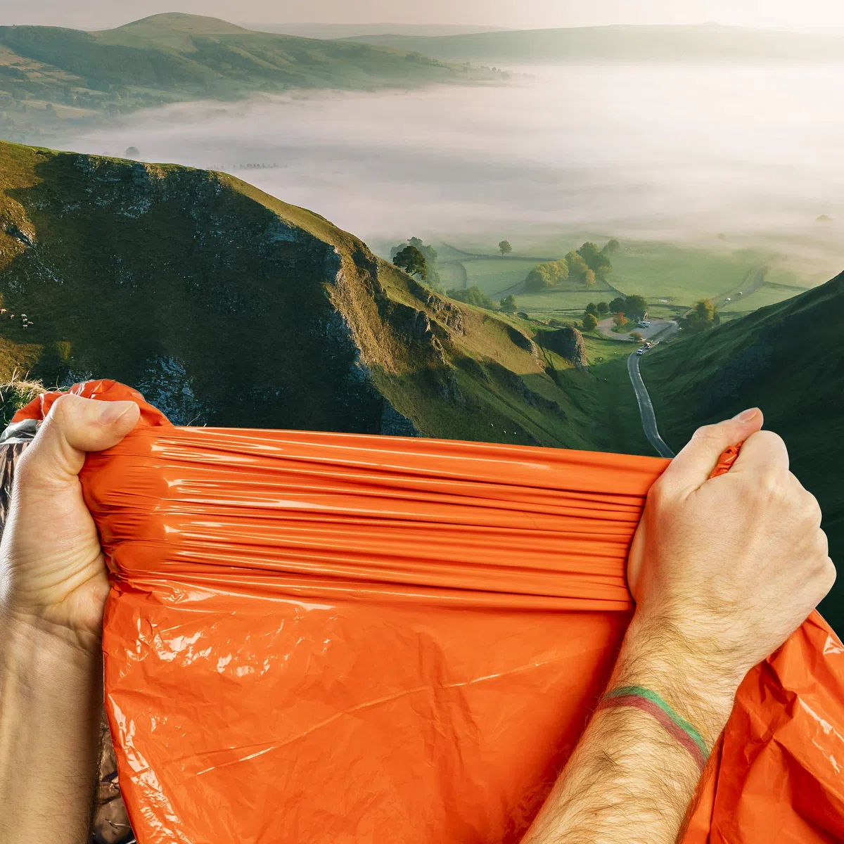 BRAMBLE 5 Sac de Couchage de Survie Premium, Bivvy, Couverture Thermique de Survie Urgence, Tente de Survie (213x91cm) - Solide & Fiable - Camping, Randonnée, Extérieur