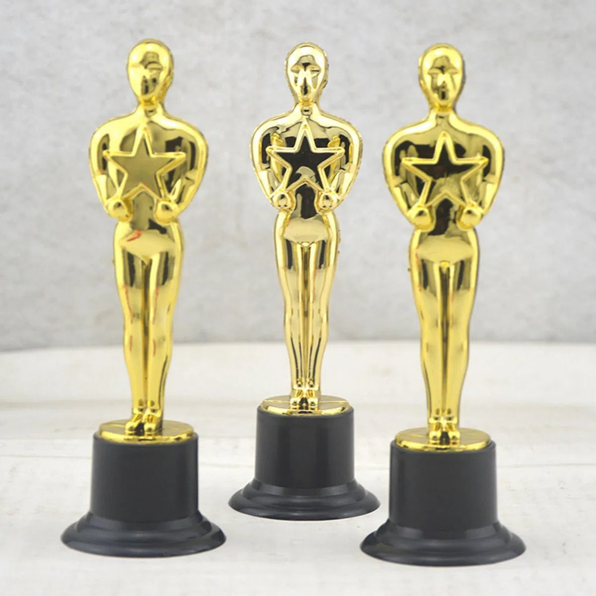 SweetSerenade Lot de 72 Statuettes de Trophées en Plastique Award pour Les Faveurs de Fête, Récompense Scolaire, Prix de, Prix de Fête