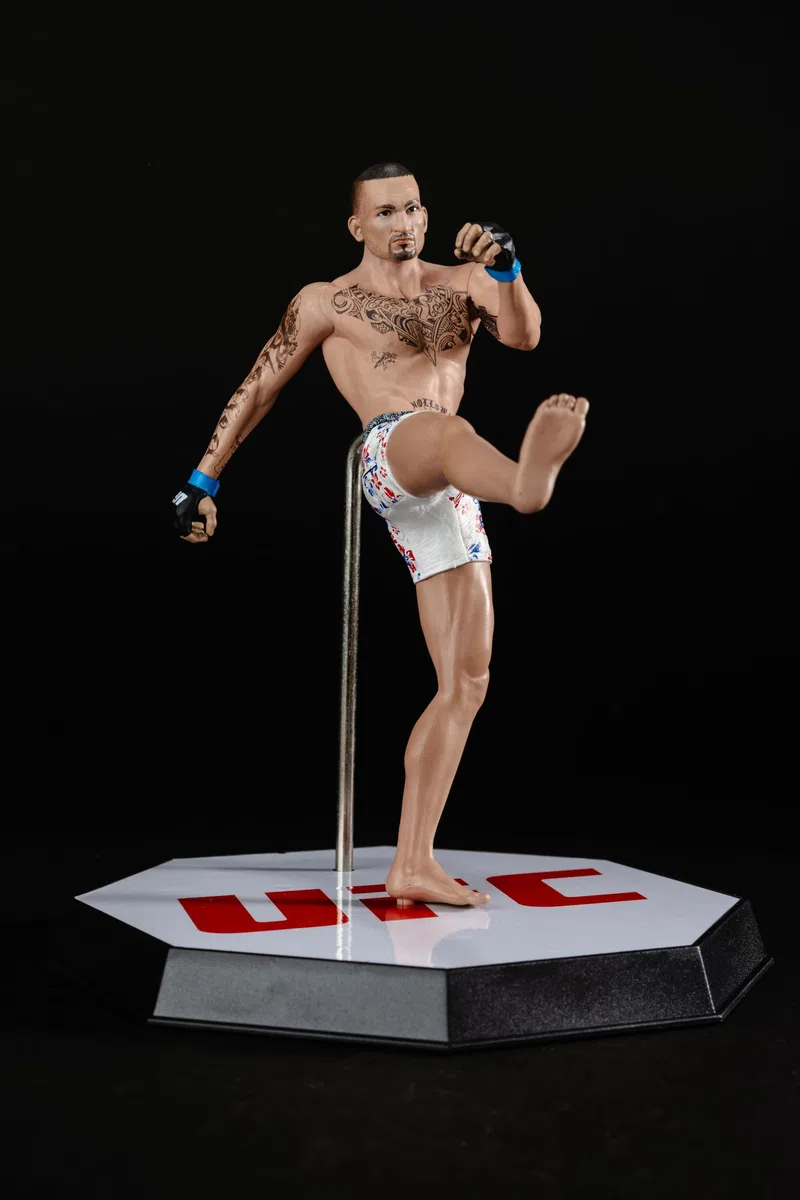 McFarlane UFC Max Holloway Figurine posée Gold Label SportsPicks 17,8 cm
