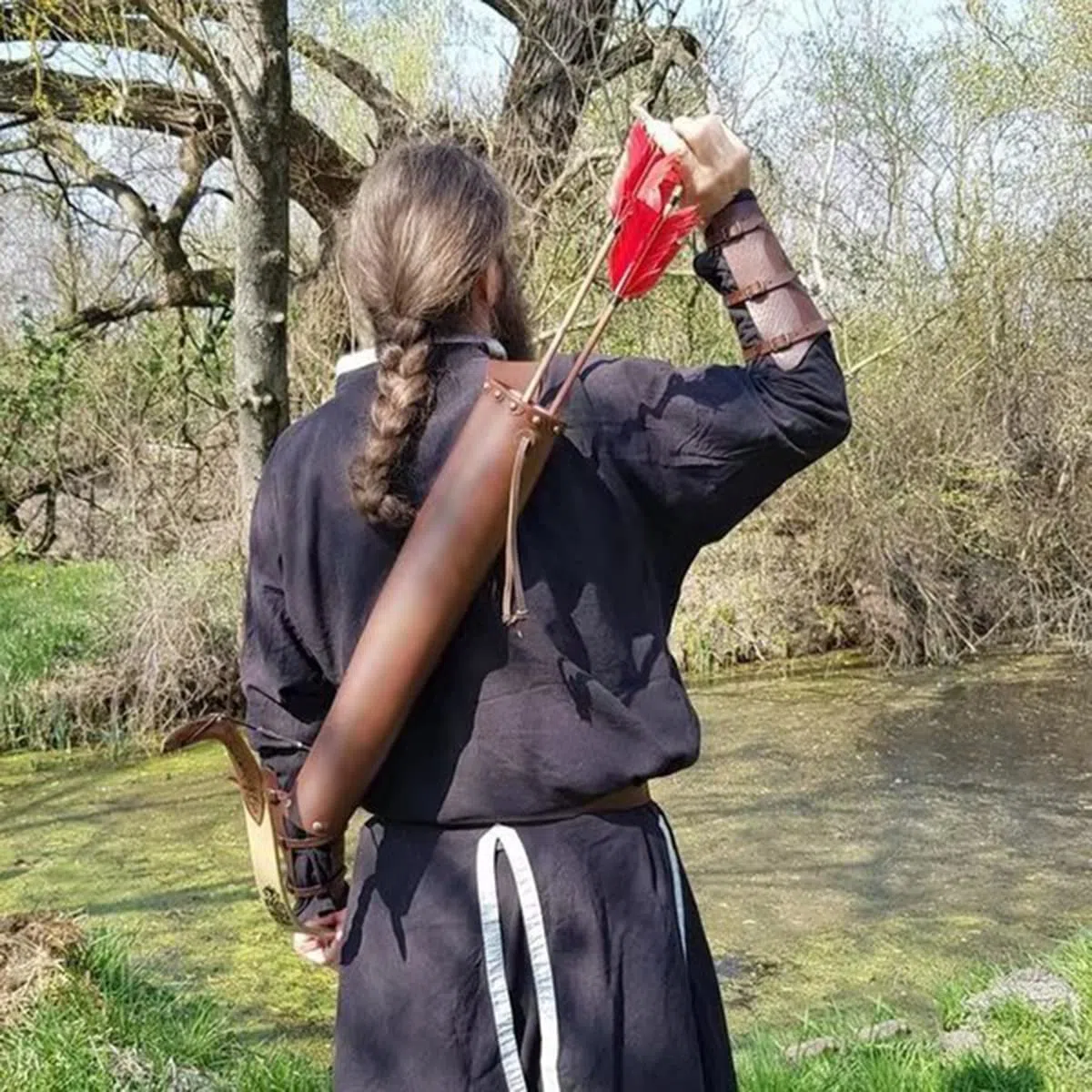 Carquois arrière médiéval Fait à la Main Sac de Porte-flèche en Cuir PU pour tir à l'arc Traditionnel pour la Chasse au Cosplay, Style médiéval